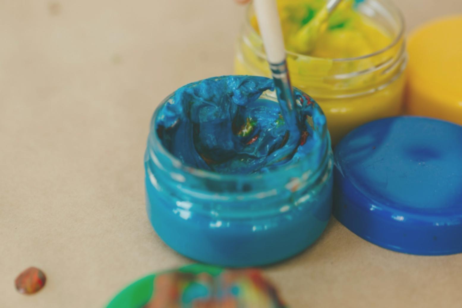 Verschiedene Aquarell Materialien und Werkzeuge