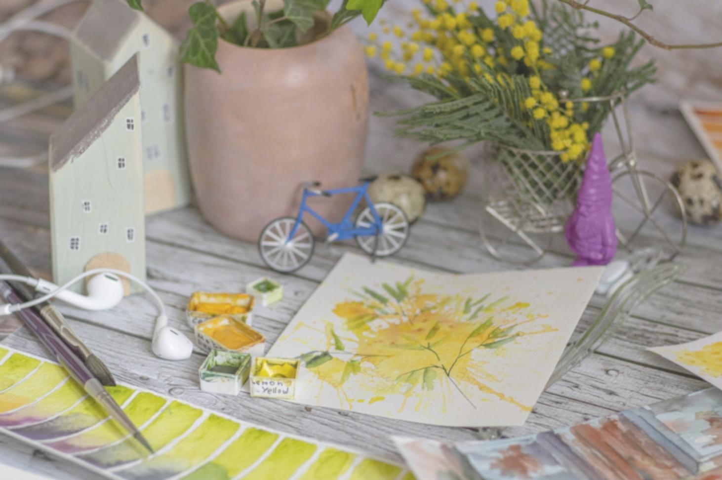Aquarellmalerei Arbeitsplatz mit Pinseln und Farben